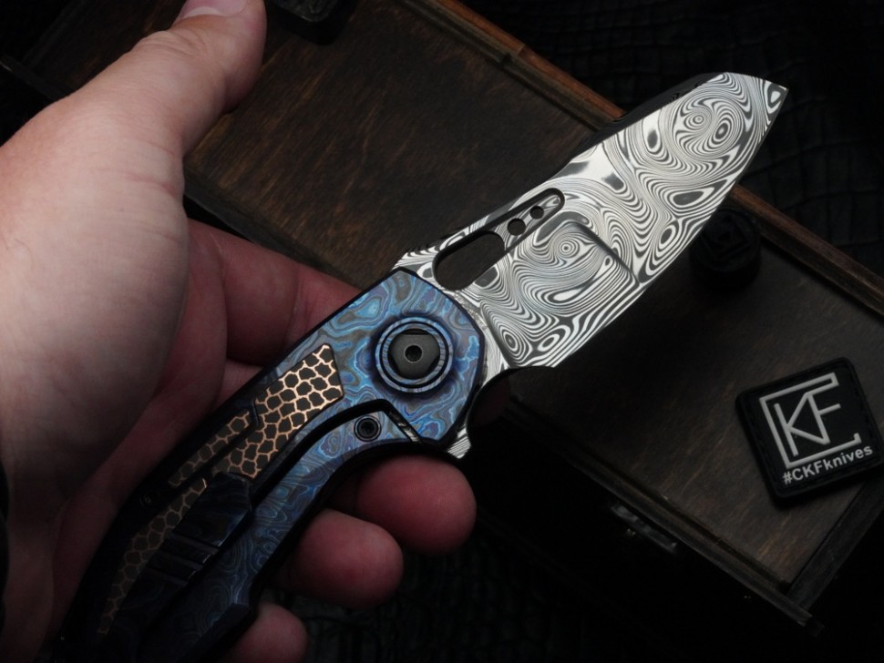 CKF PeaceDuke 2.0 FD (Damasteel, ZircuTi, Superconductor)