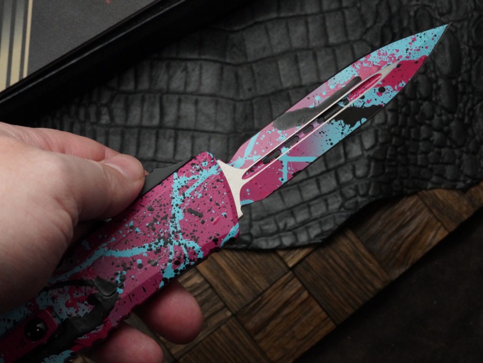 Microtech Knives Combat Troodon Gen III D/E Light Blue/Pink Splatter Signature Series 1142-1LBPKBKSPLS