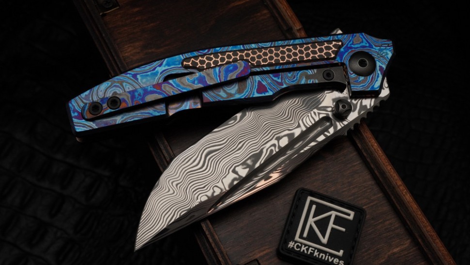 CKF/Rassenti Snafu-4 M FULL-DRESS (Damasteel, ZircuTi, Superconductor)