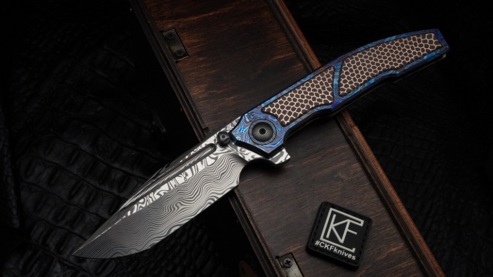 CKF/Rassenti Snafu-4 M FULL-DRESS (Damasteel, ZircuTi, Superconductor)