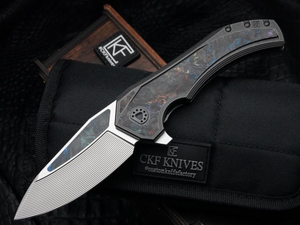 CKF/Wullumsen Gozer (M398 62,5HRC, CKF CF, Ti)