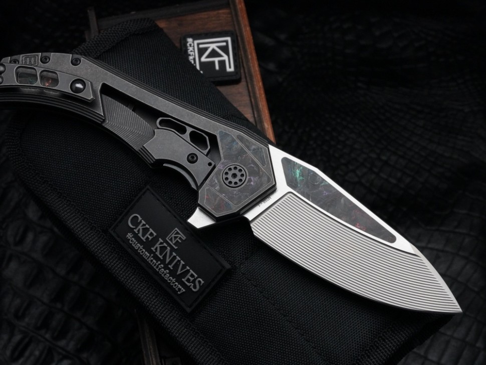 CKF/Wullumsen Gozer (M398 62,5HRC, CKF CF, Ti)