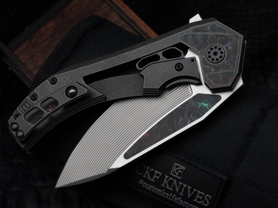 CKF/Wullumsen Gozer (M398 62,5HRC, CKF CF, Ti)