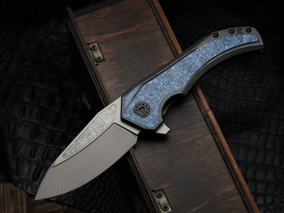 CKF/Wullumsen Gozer (M398 62,5HRC, CrystalTi blue)