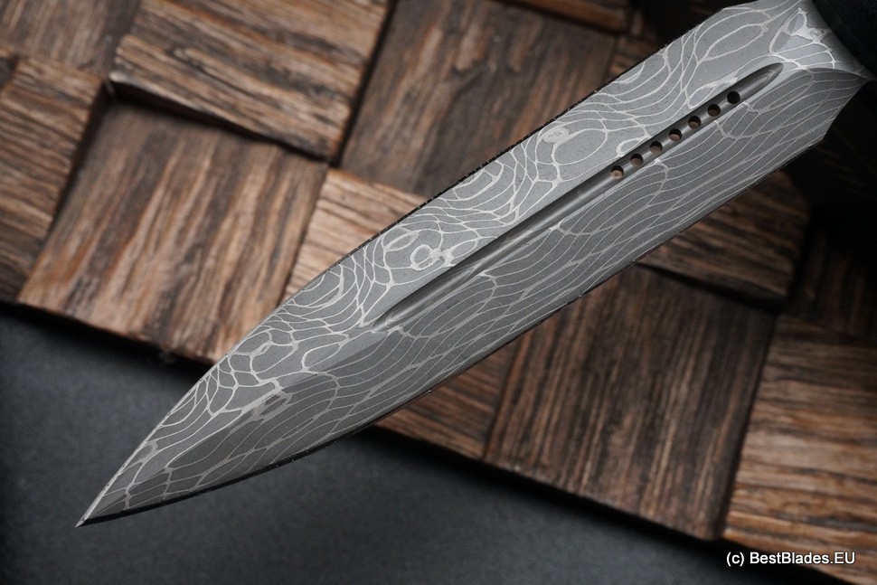 Microtech Ultratech Damascus Double Edge & Black w/ Ringed Hardware Signature Series 122-16S Damascus Pattern