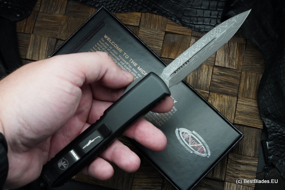 Microtech Ultratech Damascus Double Edge & Black w/ Ringed Hardware Signature Series 122-16S Damascus Pattern