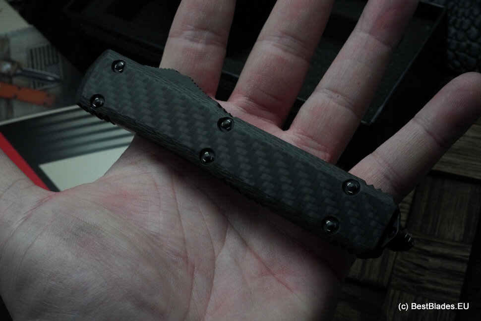 Microtech Ultratech Damascus Double Edge & Carbon Fiber Top 122-16CFS