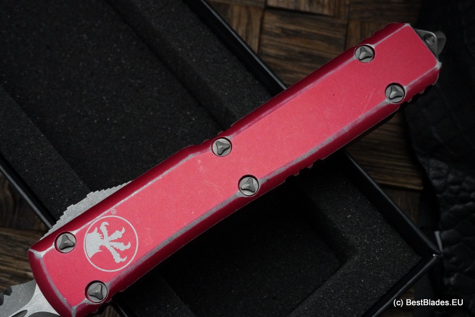 Microtech Ultratech Double Edge Double Full Serrated Apocalyptic & Distressed Red 122-D12DRD