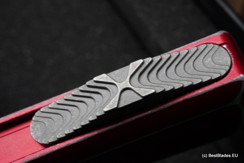 Microtech Ultratech Double Edge Double Full Serrated Apocalyptic & Distressed Red 122-D12DRD