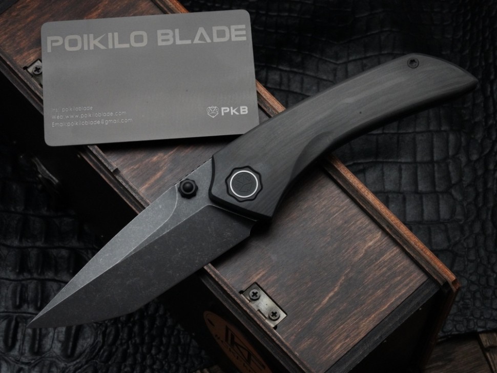 Poikilo Blade Tuna Standard 1 w/ Woodgrain Carbon Fiber Handles & Dark Stonewash M398