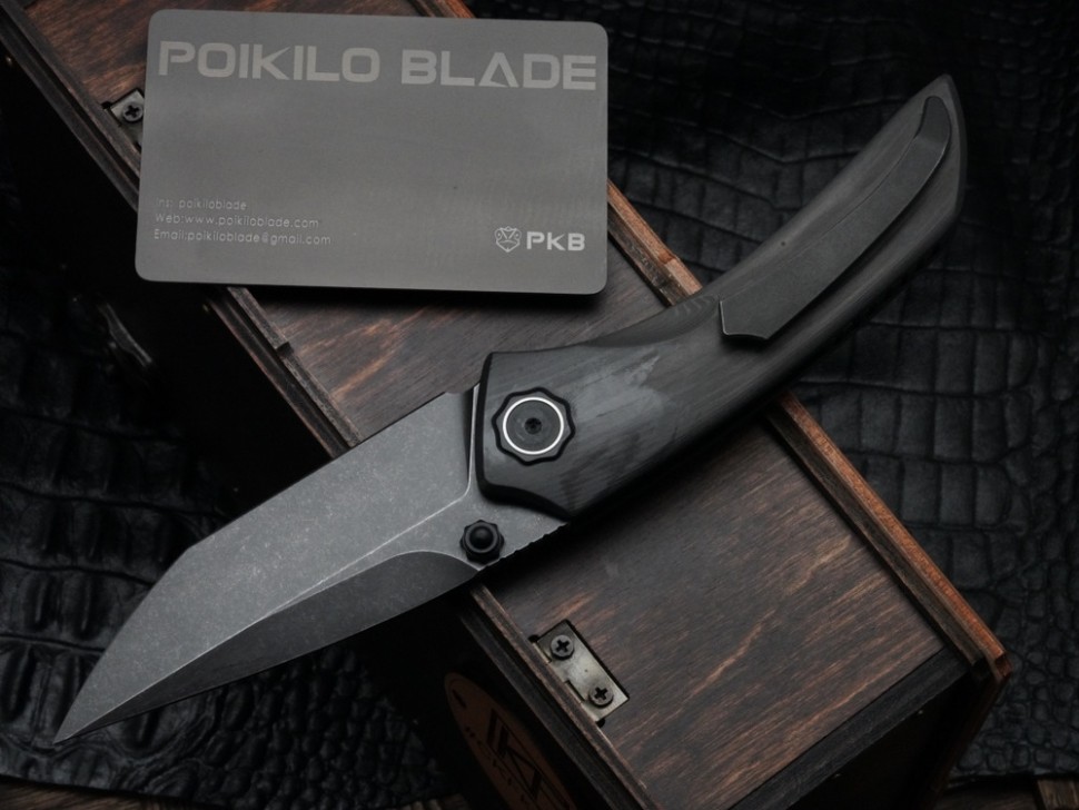 Poikilo Blade Tuna Standard 1 w/ Woodgrain Carbon Fiber Handles & Dark Stonewash M398
