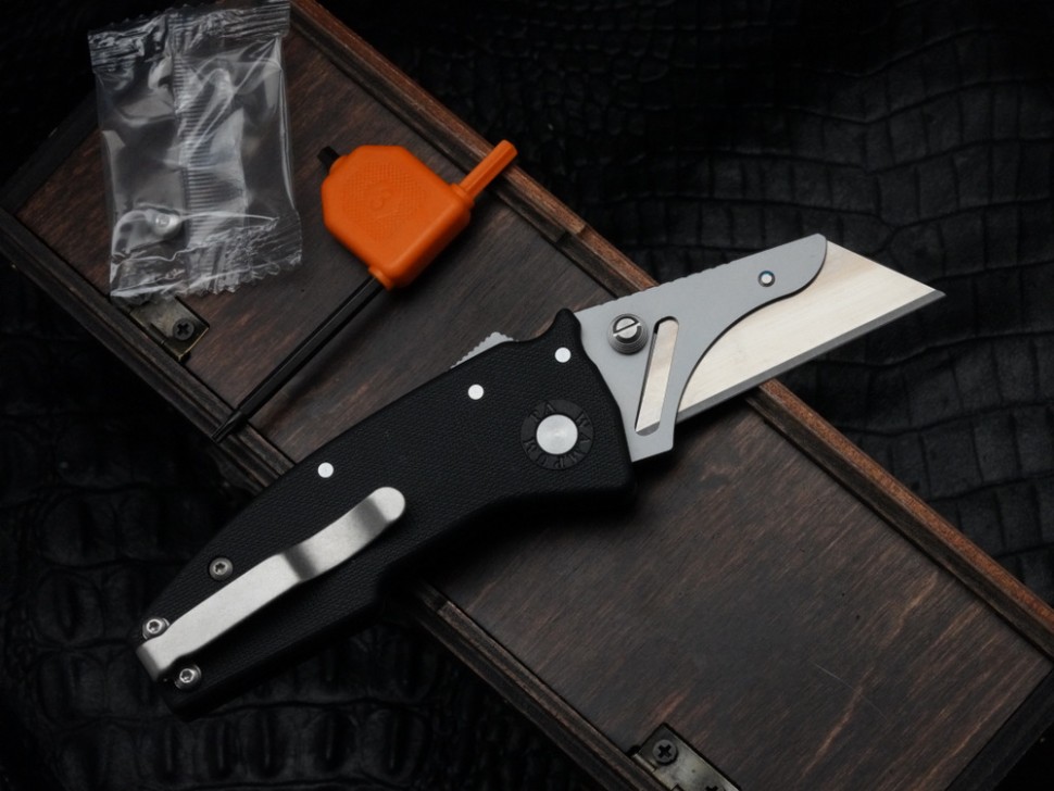 Demko Nano Razor Shark w/ Black GRN Handles & Changeable Razor Blade